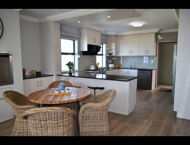 2 BEDROOM HOUSE FOR SALE IN DA NOVA